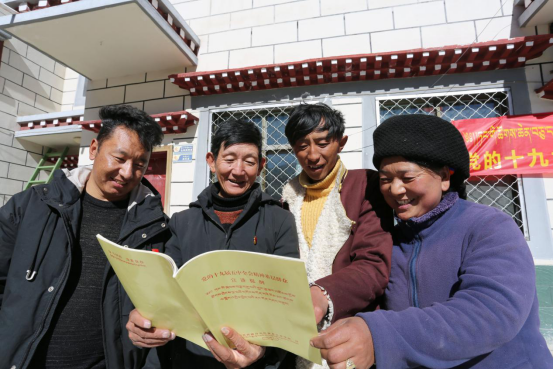 吉古村黨支部書記巴桑:把黨的十九屆五中全會和中央第七次西藏工作